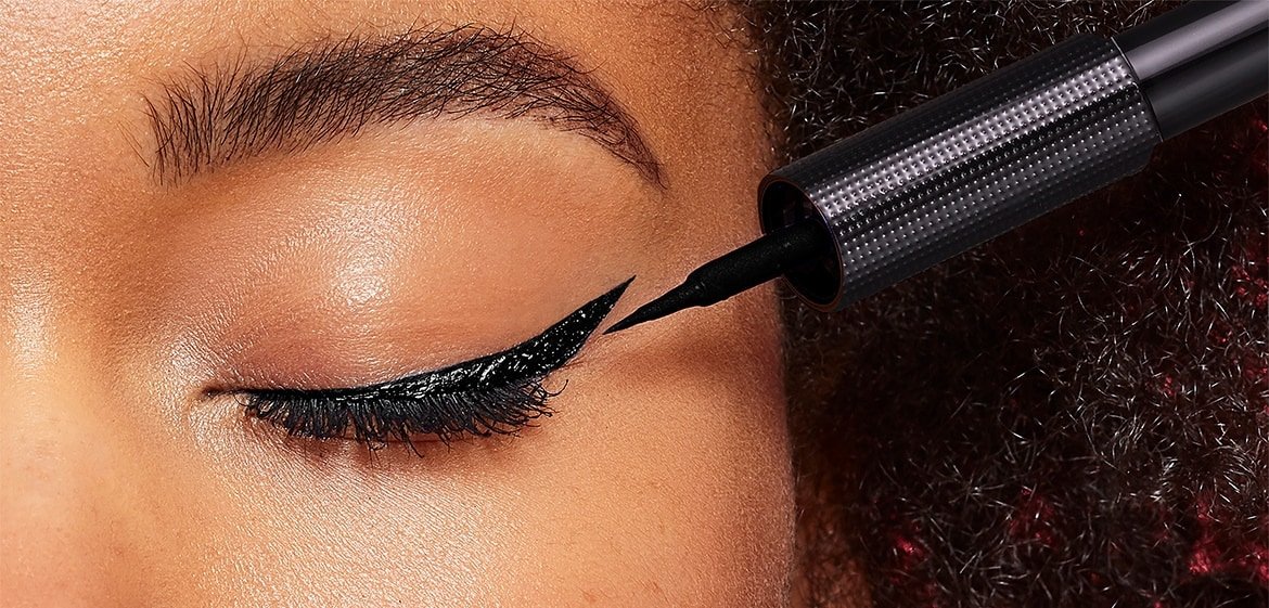 Detailaufnahme - einen Lidstrich ziehen